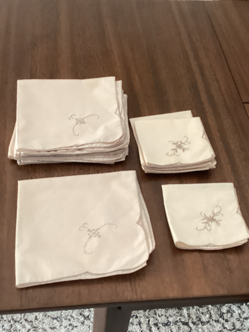 MCM Vintage Linen Embroidered Scalloped Napkins Set - 11 Dinner & 6 Cocktail